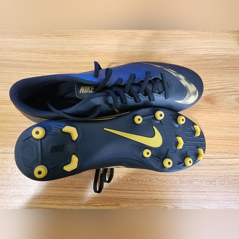 Nike Soccer Cleats, New, Men's Sz 11